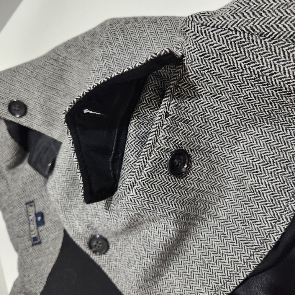 Women's Gray Tweed Vest - Picture 5 of 6